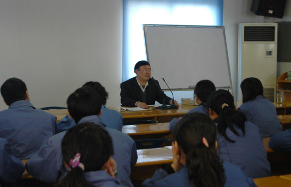 上上集團(tuán)特邀《常州日報(bào)》溧陽站站長李金堂來公司授課