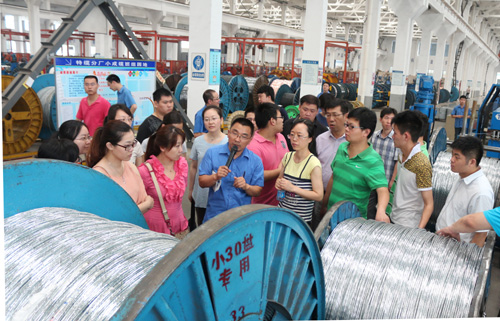 7月13日，國家電線電纜質(zhì)量監(jiān)督檢測中心工作人員一行30余人來上上電纜參觀學(xué)習(xí)