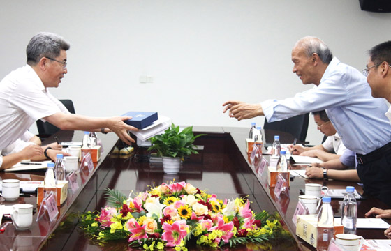 常州市委常委、常務(wù)副市長梁一波一行來上上電纜調(diào)研